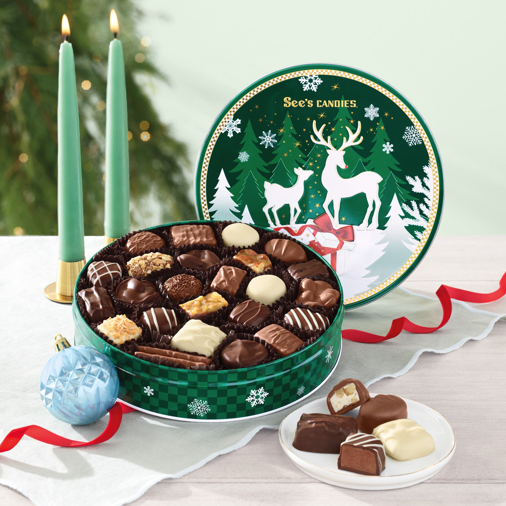 Christmas Wonders Tin